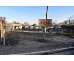 Terreno en venta 10 ms x 42 mts dos ingresos, todos los servicios, cordon cuneta.
